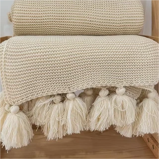 Paj rwb knitted nrog tassel