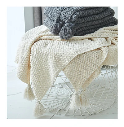 Knitted muab pov pam nrog tassels